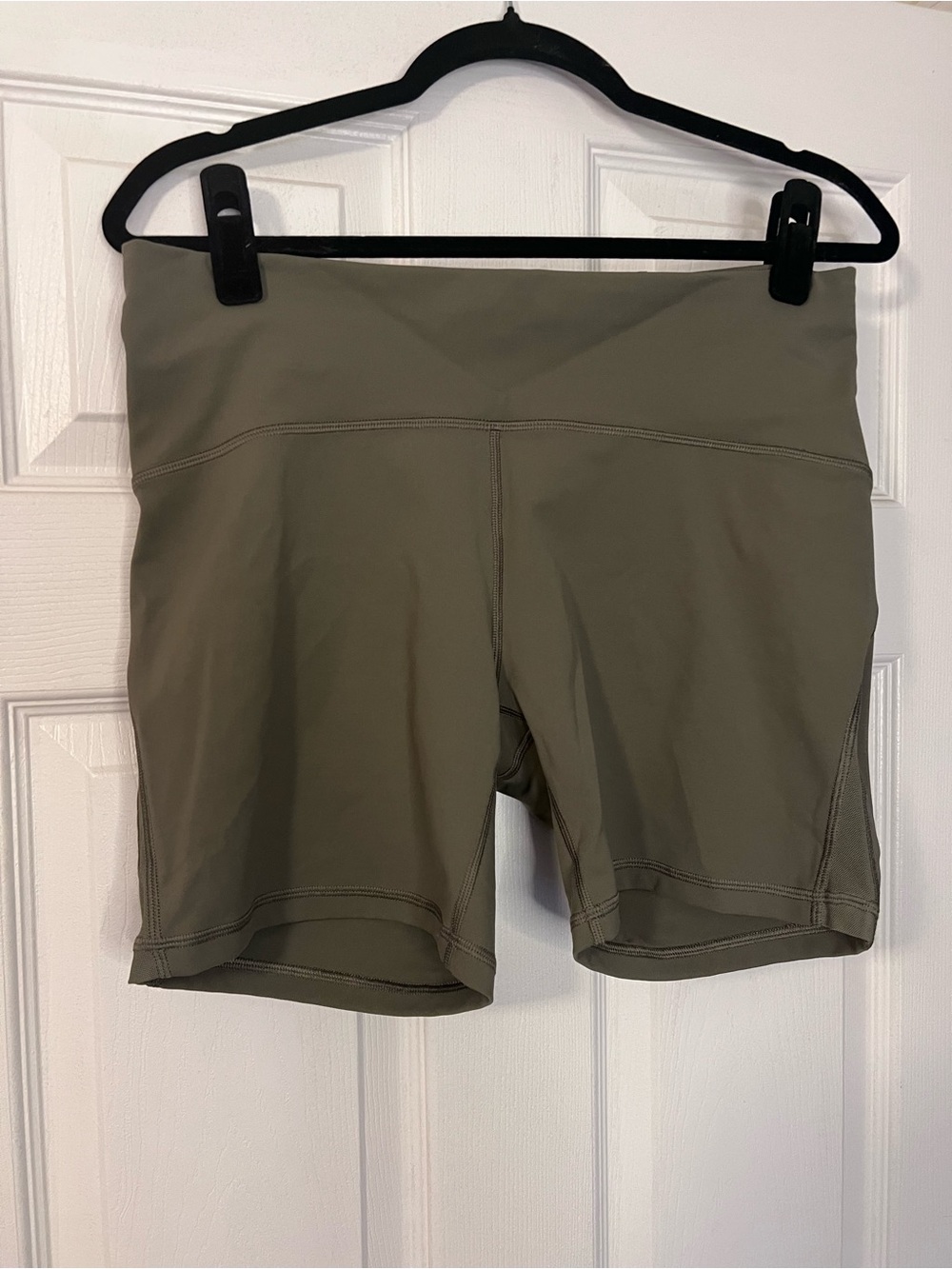 #457 Lululemon Train Times Short 6” Sage Green High Rise Bike Short Size 12 EUC